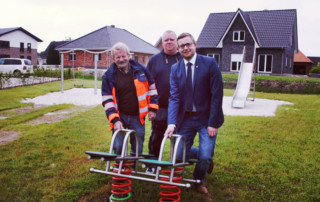 Foto von links: Johannes Kreke vom Bauhof, Christian Werner von den Anwohnern und BM Nils Anhuth.