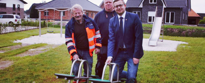 Foto von links: Johannes Kreke vom Bauhof, Christian Werner von den Anwohnern und BM Nils Anhuth.