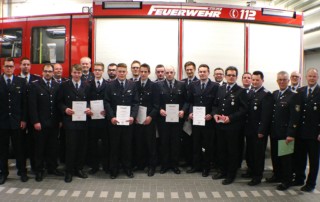 Neu gewähltes Kommando der Feuerwehr mit Ehrengästen.