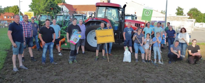 Die Barßeler Landwirte hoffen, dass bald auf dieser Fläche am Ortseingang von Barßel etwas erblüht. Bild: C Passmann