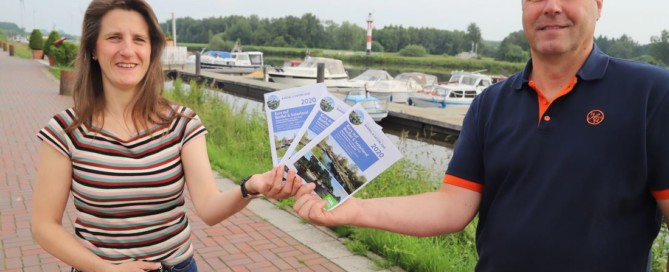 Wissenswertes für Bootsfahrer: Die Informationsbroschüre „Mit dem Boot Kurs auf Barßel und Saterland“ haben Miriam Prahm und Rolf Diekhaus erstellt. Sie enthält Infos über die Gewässer im Fehngebiet. Foto: C. Passmann