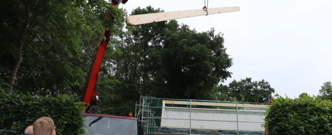 Der Dachstuhl wird errichtet. Aufnahme: Wlodarczyk/Gemeinde Barßel