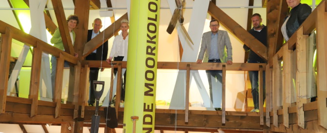 Freuen sich darüber, dass Menschen mit Mobilitätseinschränkungen zukünftig per Terminal visuell das Obergeschoss besuchen können (v.li.) Antje Hoffmann, Hans Eveslage, Silva Breher, Nils Anhuth, Ralph Schröder, Elisabeth Abeln. Text & Foto: M. Passmann