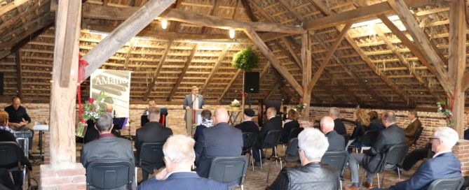 Bürgermeister Nils Anhuth blickte in seiner Rede auf die Verdienste von Dr. Gustav Schünemann zurück. Aufnahme: Wlodarczyk