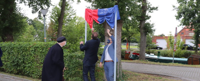 Das Straßenschild auf dem Museumsvorplatz wurde feierlich enthüllt. Aufnahme: Wlodarczyk